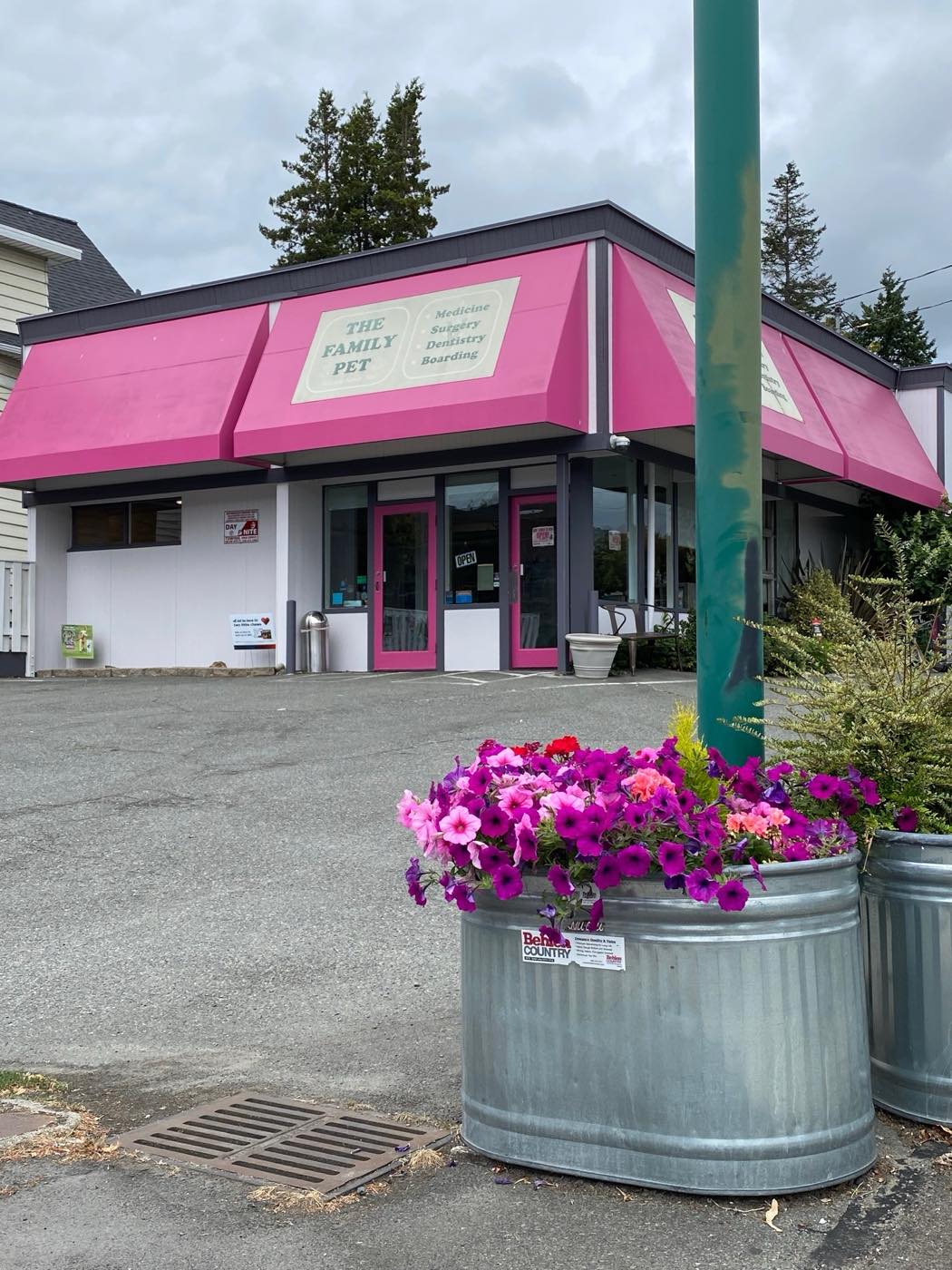 The Family Pet veterinary hospital on 15th Ave NW, Ballard